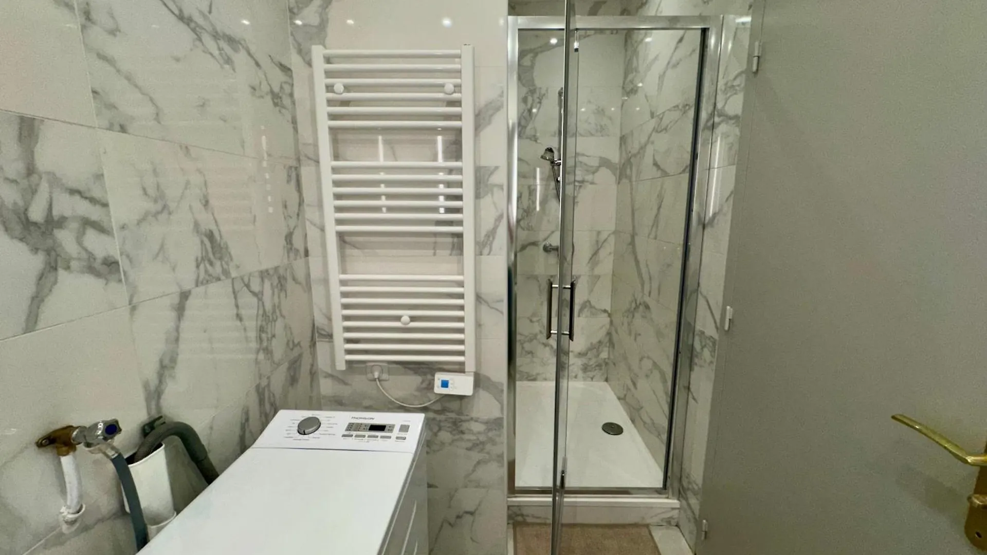 Suite Azure - Check In H24 - Wifi Lione Francia